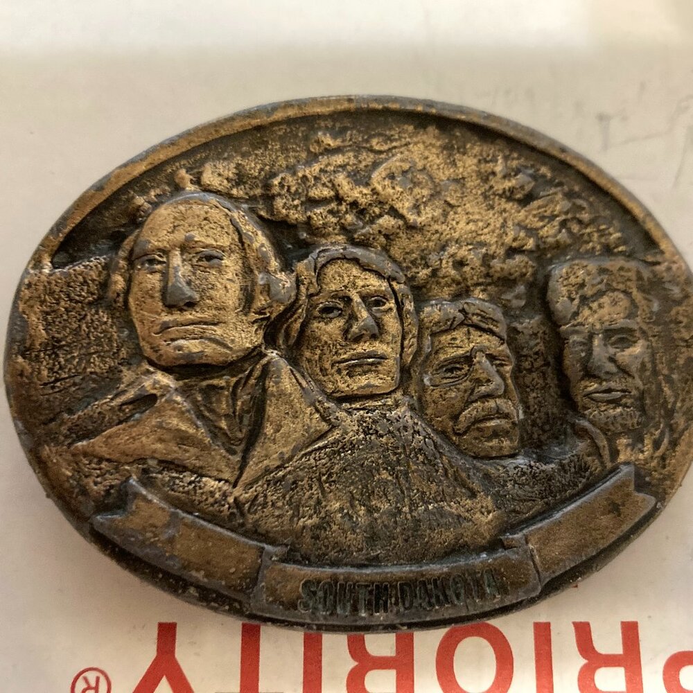 Mt Rushmore buckle